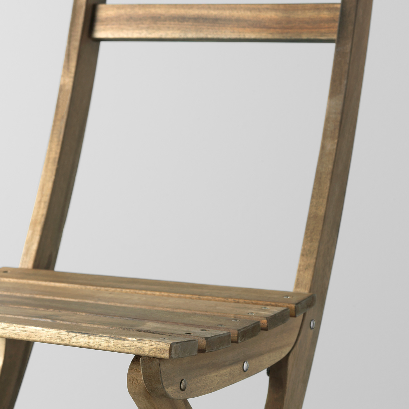 ASKHOLMEN table and 2 folding chairs, outdoor light brown stained