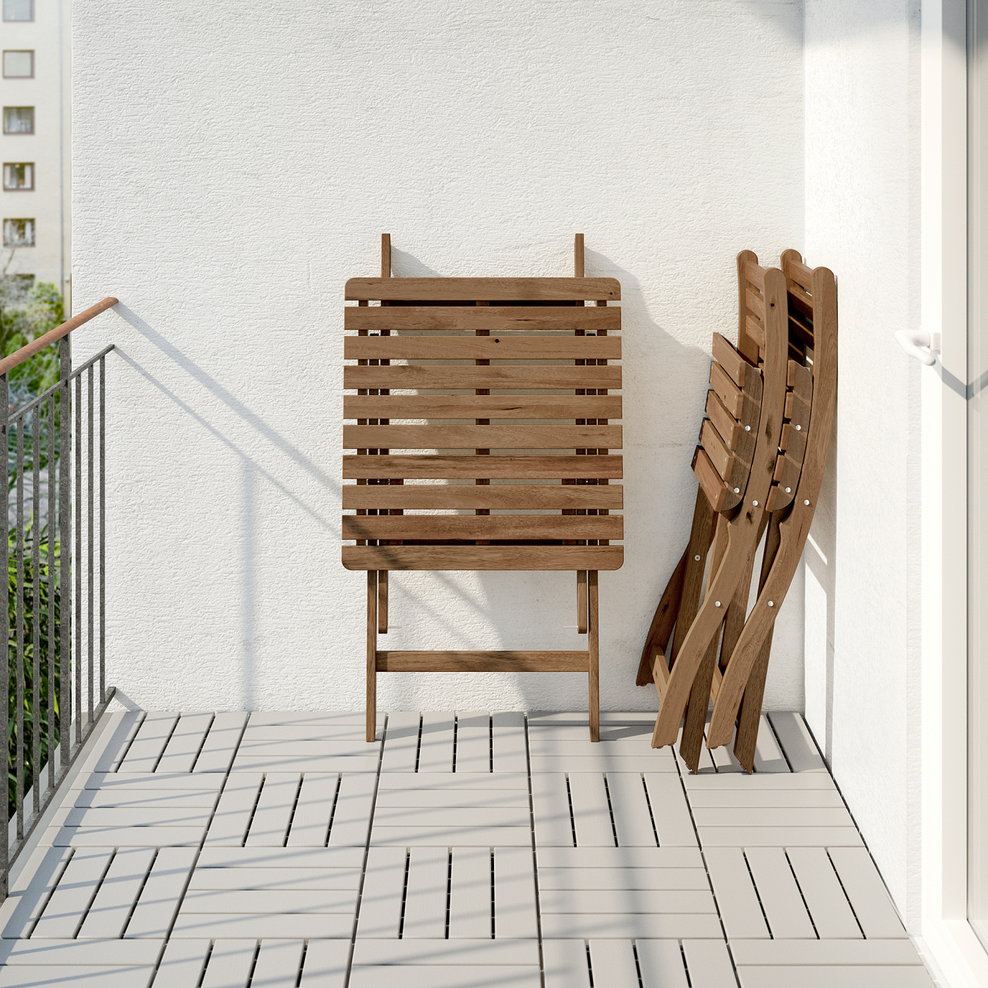 ASKHOLMEN table and 2 folding chairs, outdoor light brown stained