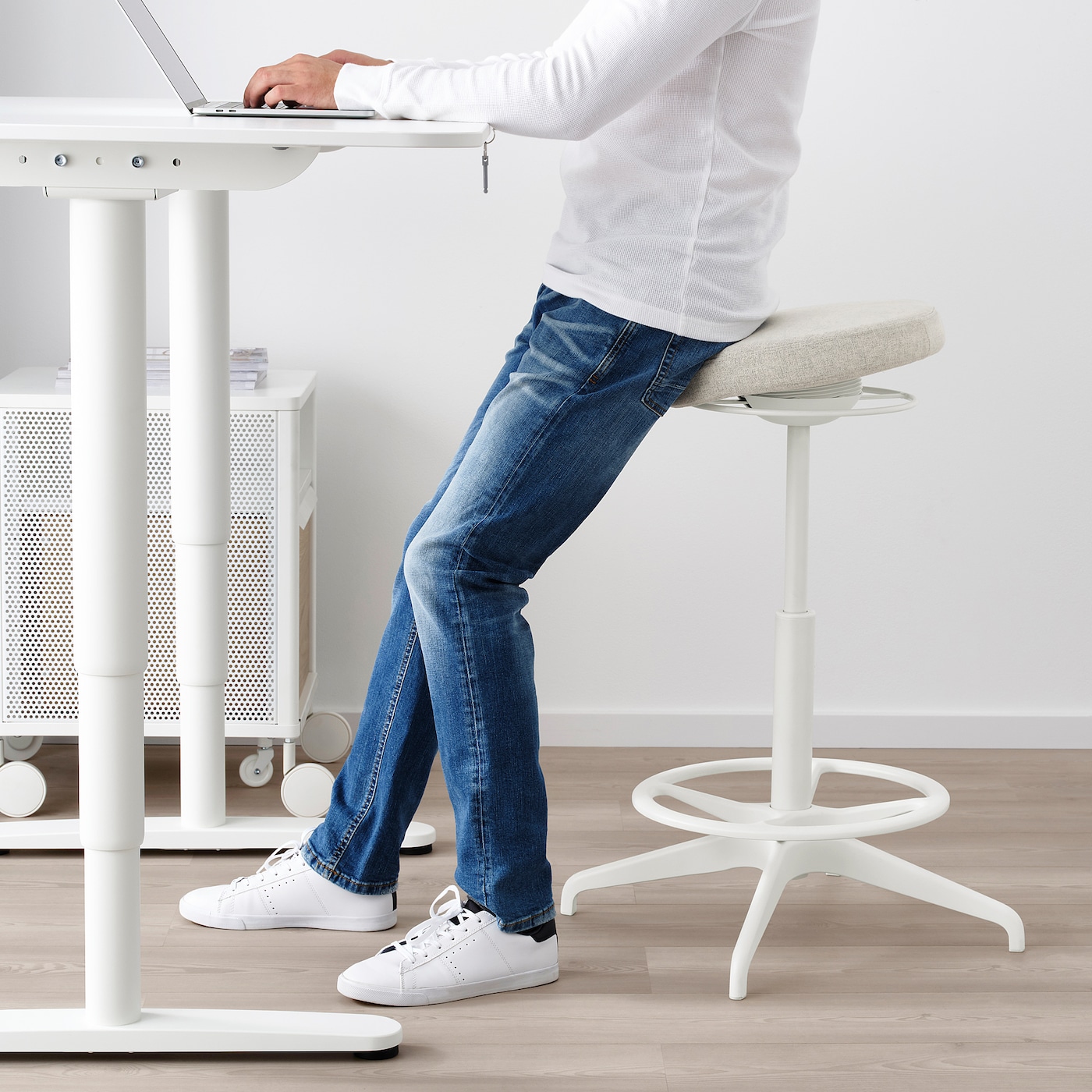 Small standing desk ikea discount