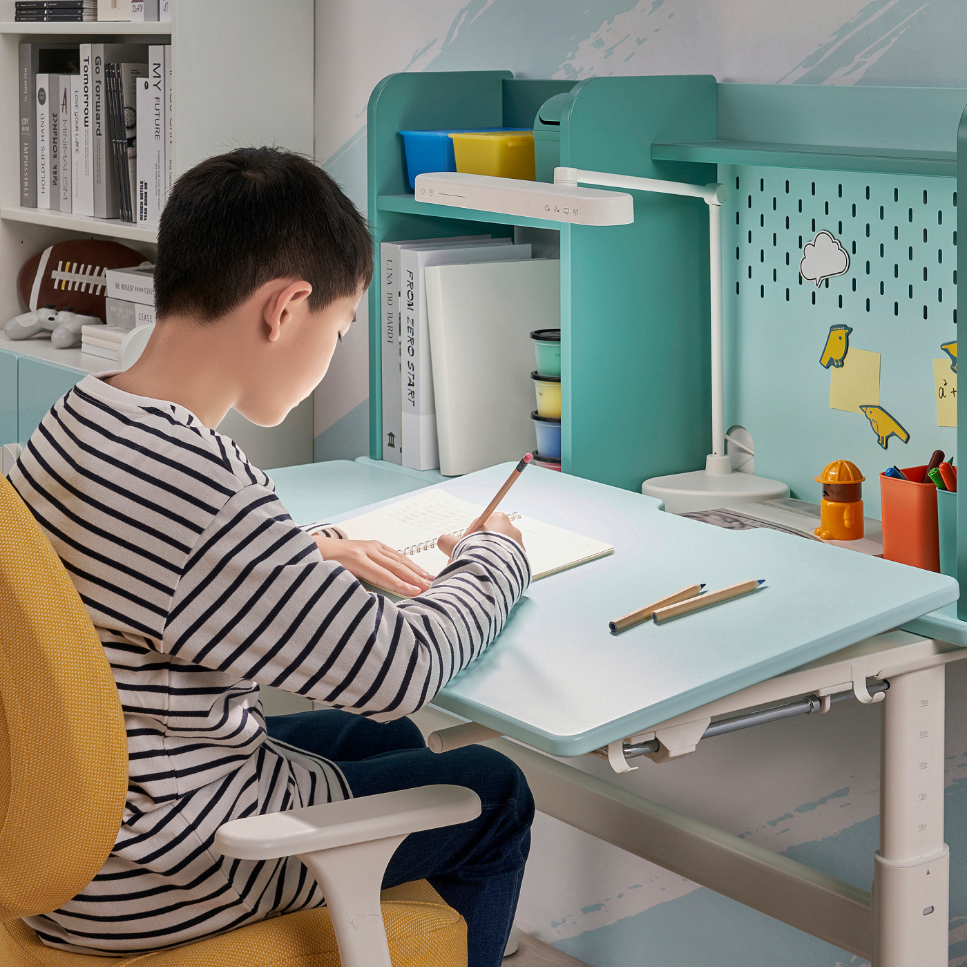 IKEA 2脚目 BERGLÄRKA desk turquoise/white tiltable - IKEA