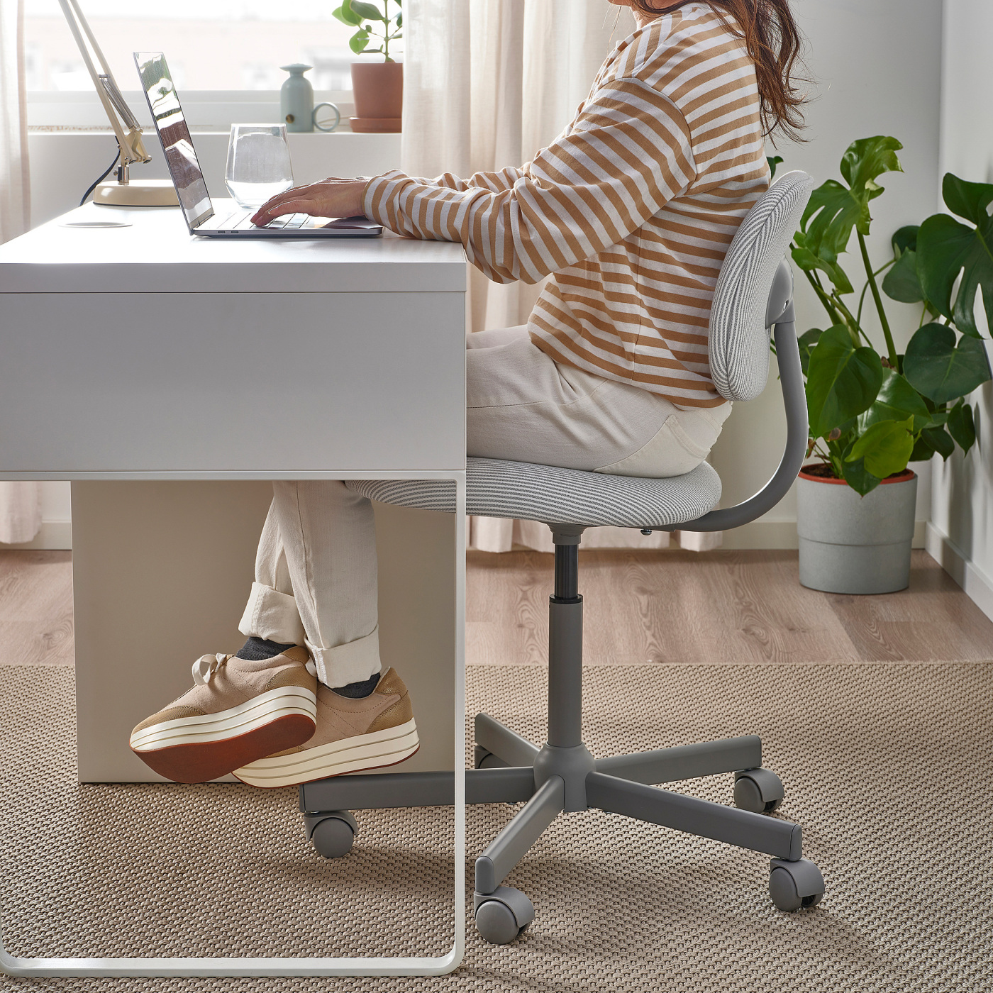 BLECKBERGET swivel chair Klovsta white/grey - IKEA