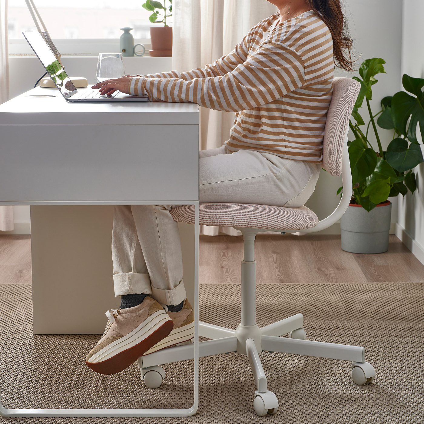 BLECKBERGET swivel chair Klovsta white/orange-brown - IKEA