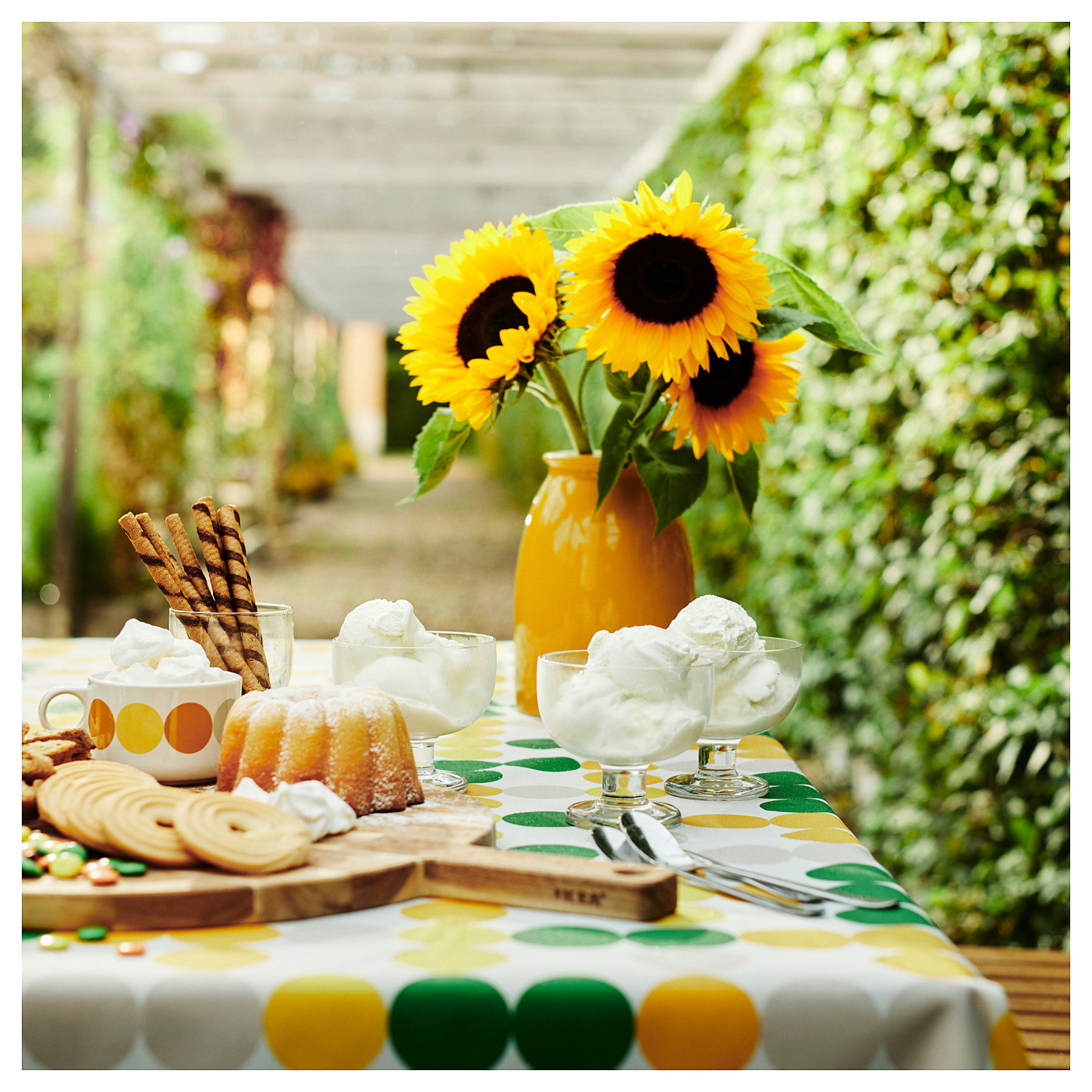 BRÖGGAN tablecloth wipeable/dot pattern multicolour - IKEA