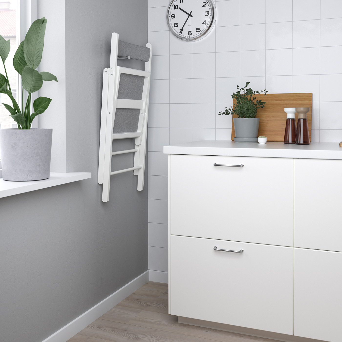 FRÖSVI folding chair white/Knisa light grey - IKEA