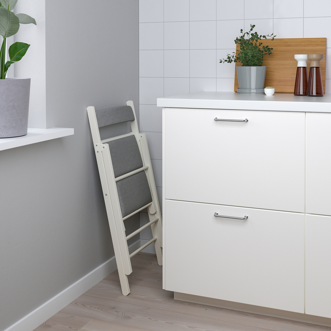 FRÖSVI folding chair white/Knisa light grey - IKEA