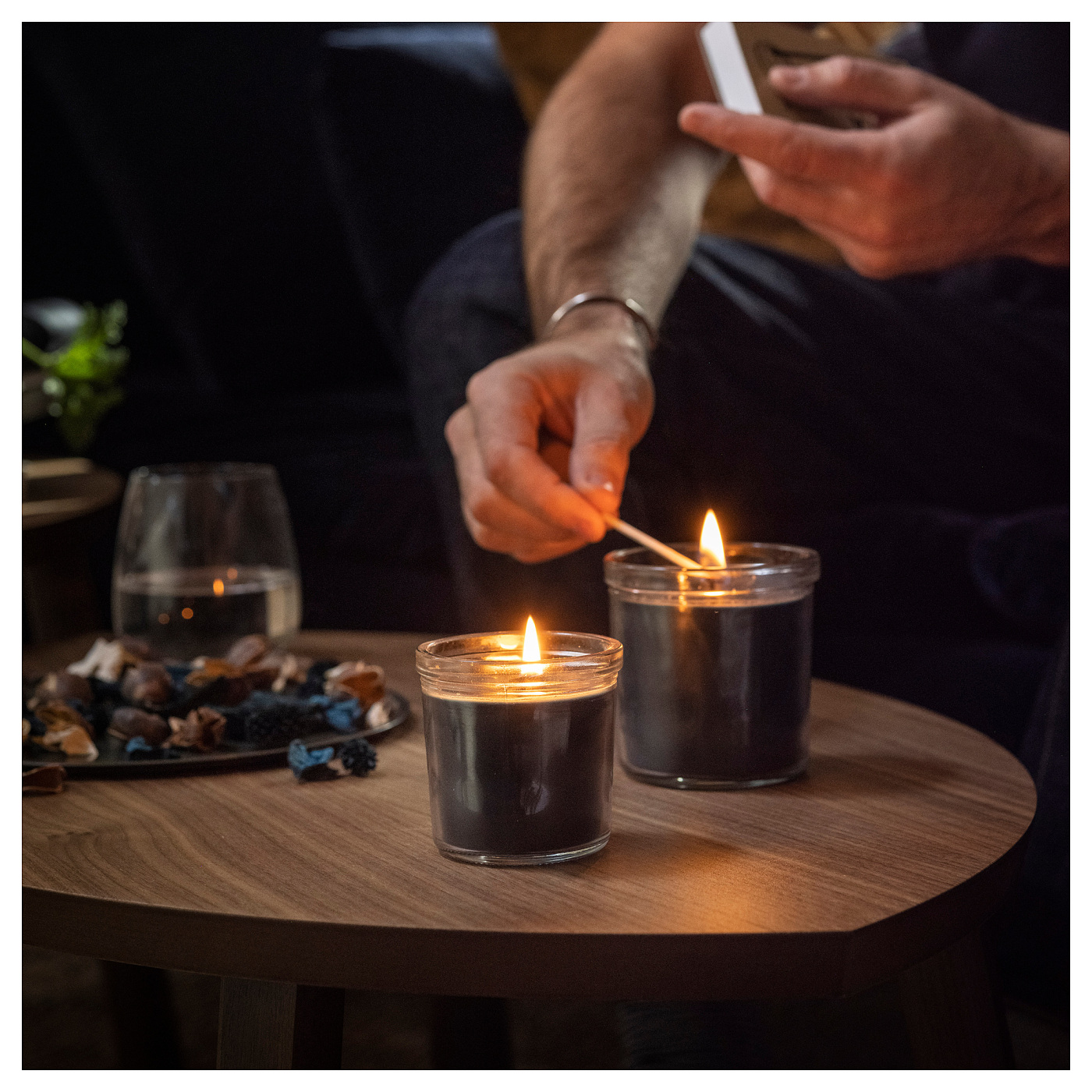 FRUKTSKOG scented candle in glass Vetiver & geranium/black