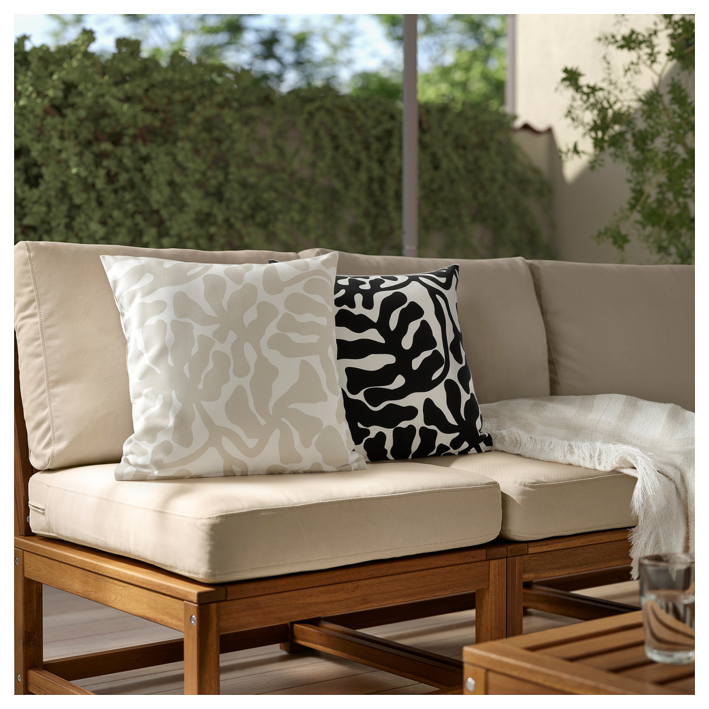GRÖNKNAVEL cushion cover beige white/outdoor indoor - IKEA