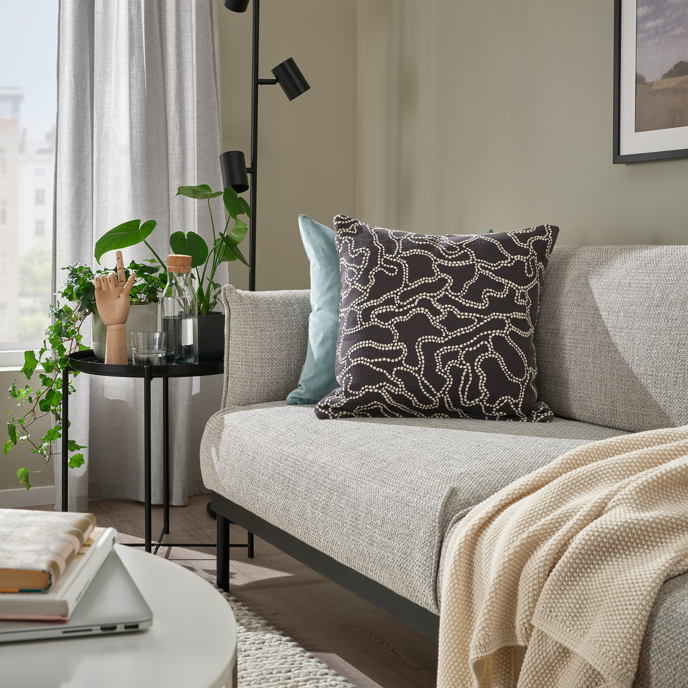 IKEA　クッション二個 GULDFLY cushion cover anthracite/off-white - IKEA