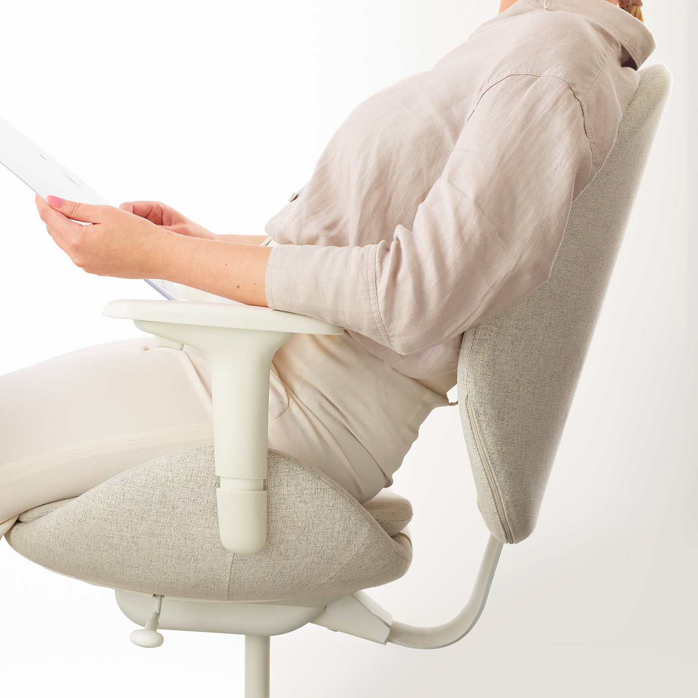 HATTEFJÄLL office chair with armrests Gunnared beige/white - IKEA