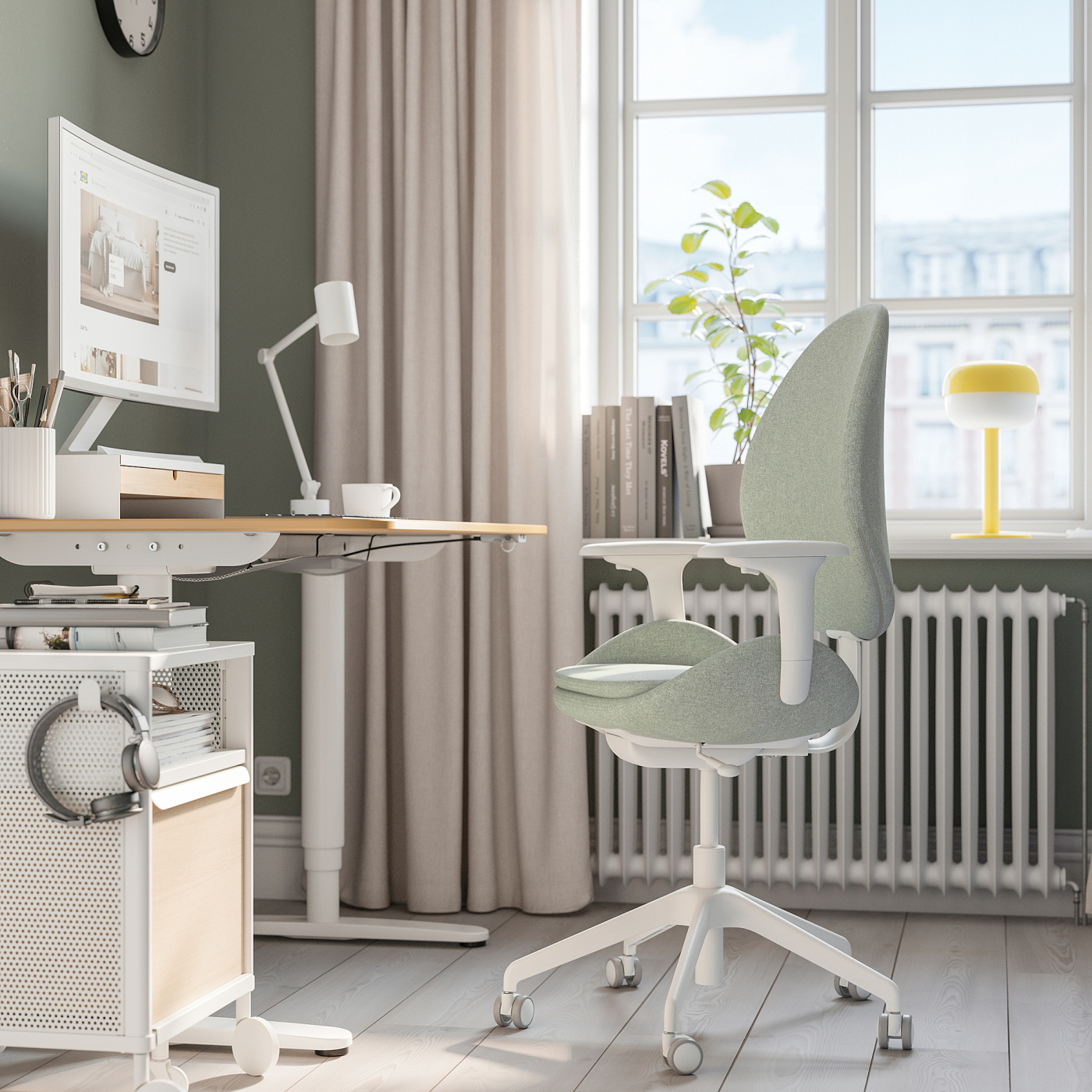 HATTEFJÄLL office chair with armrests Gunnared light green/white 