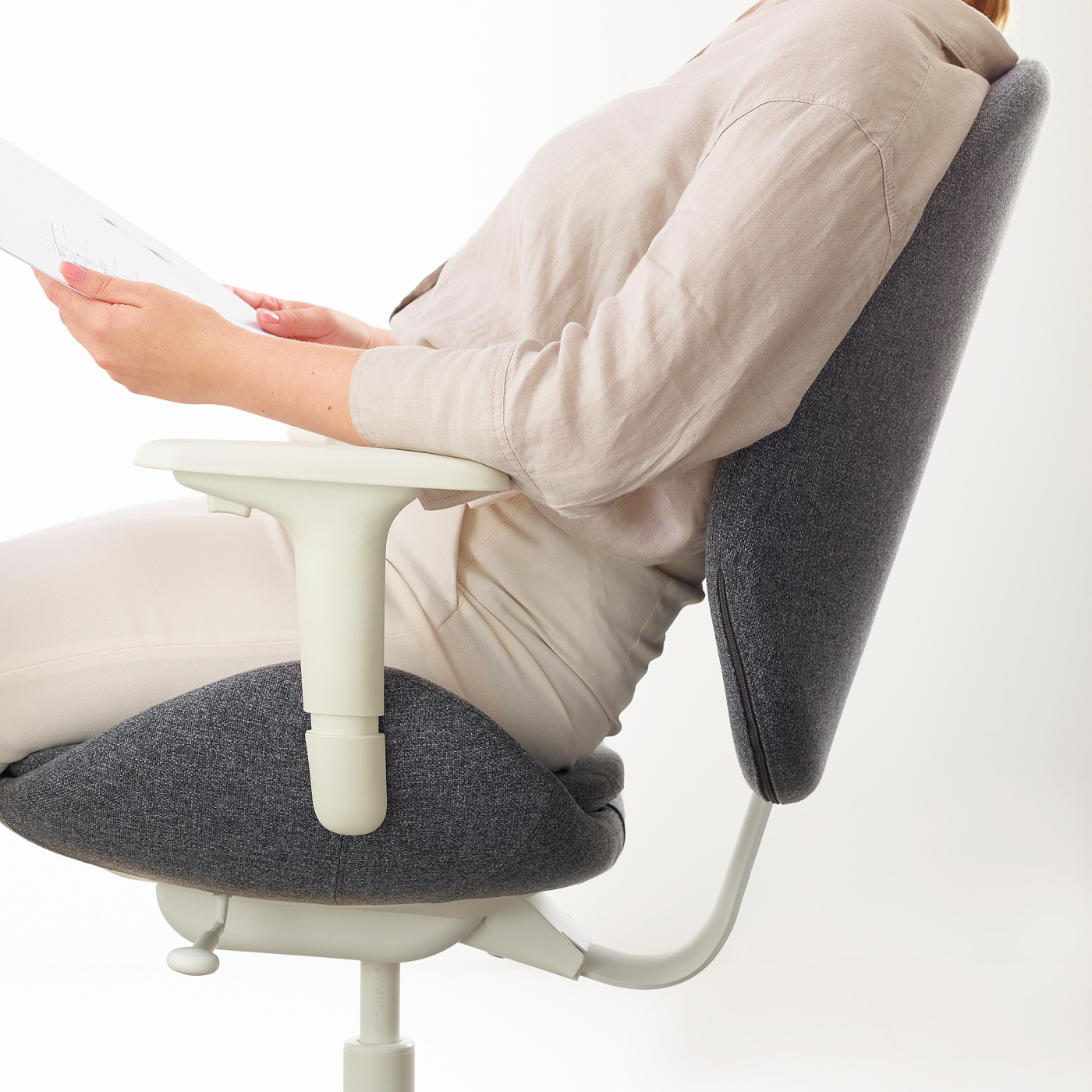 HATTEFJÄLL office chair with armrests Gunnared medium grey/white