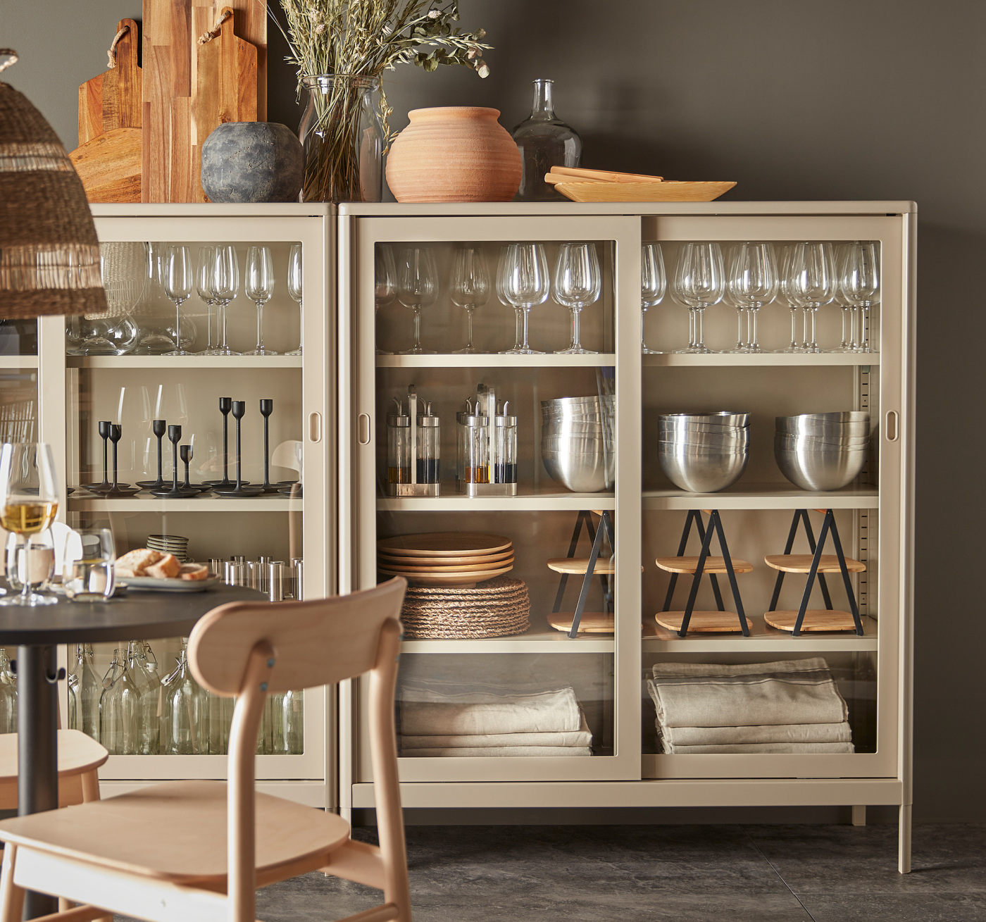 IKEA IDÅSEN イドーセン　シェルフ　オープンラック　ミッドセンチュリー IDÅSEN cabinet with sliding glass doors beige - IKEA
