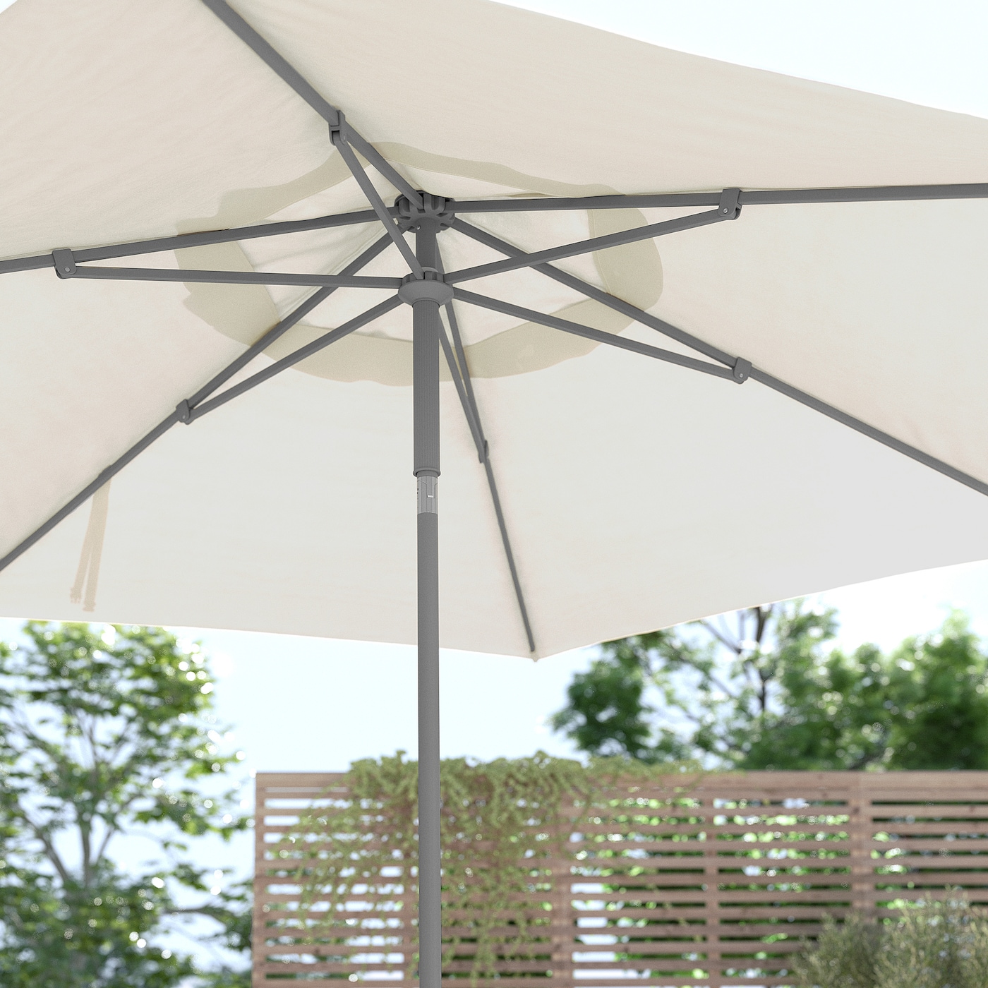 JOGGESÖ / IGGÖN parasol with base tilting light grey-beige