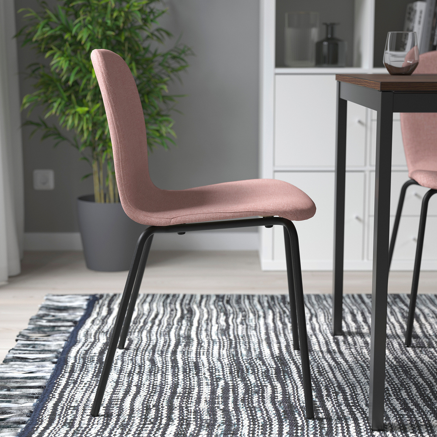 KARLPETTER chair Gunnared light brown-pink/Sefast black - IKEA
