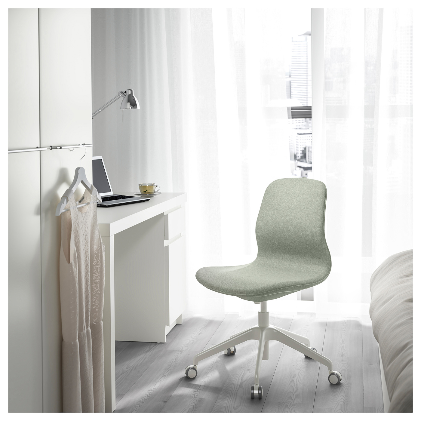 LÅNGFJÄLL conference chair Gunnared light green/white - IKEA
