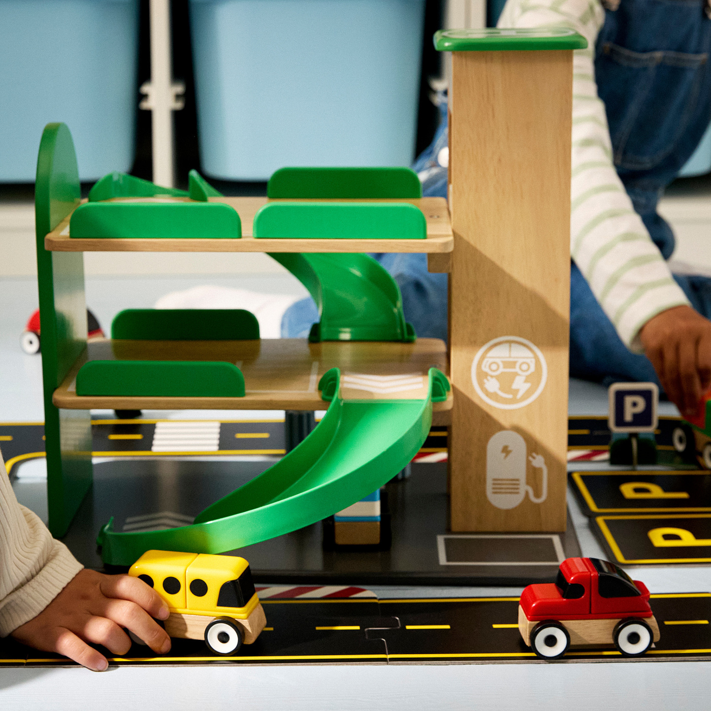 LILLABO 4-piece vehicle set sports car/school bus recycling truck