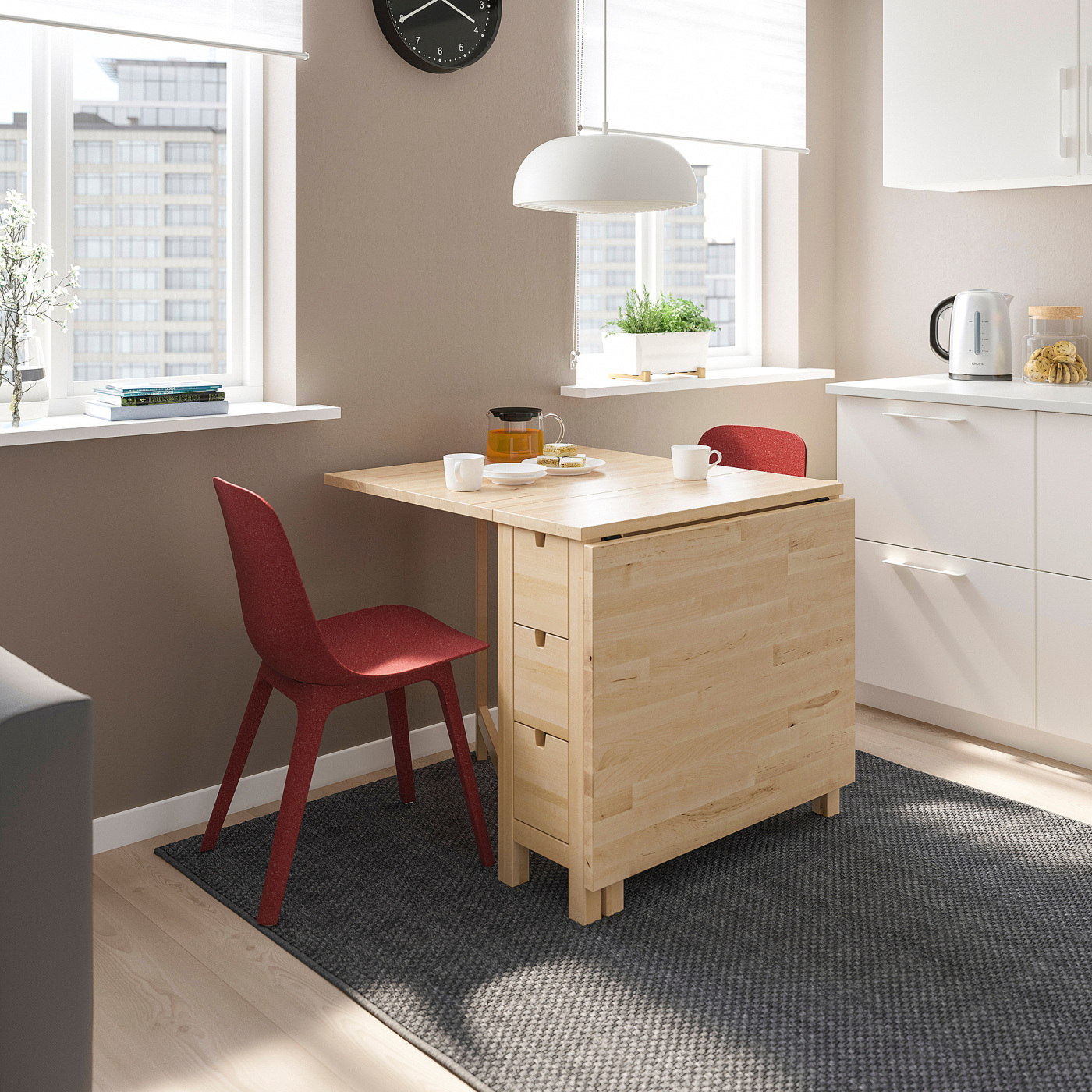 IKEA NORDEN シリーズのカウンターテーブル NORDEN / ODGER table and 2 chairs birch/red - IKEA