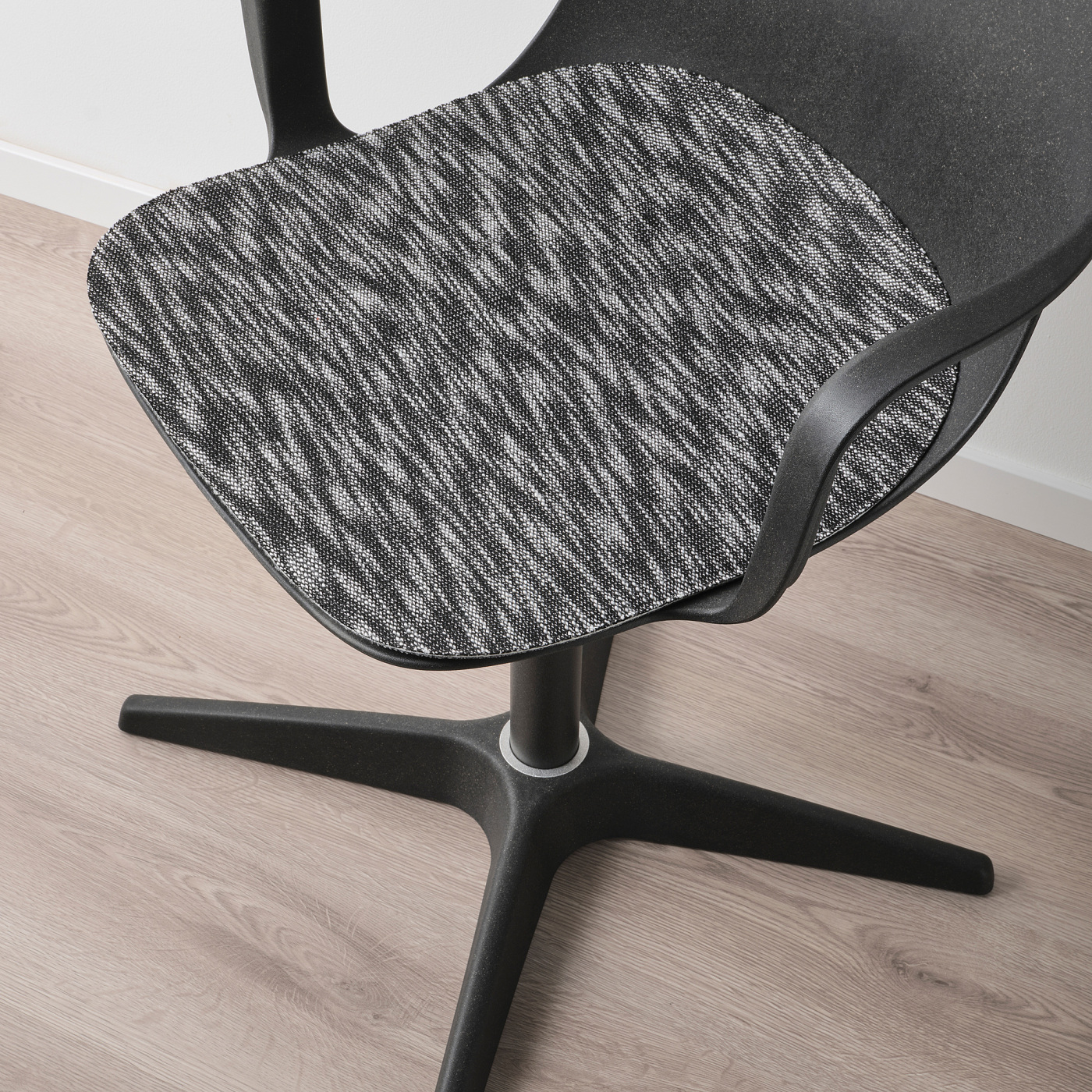 ODGER swivel chair + pad anthracite - IKEA