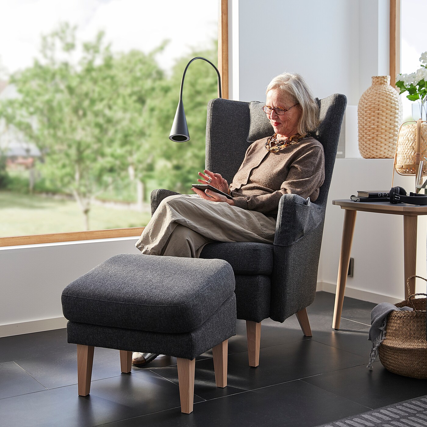 IKEA オムテンクサム　ダークグレー オットマン OMTÄNKSAM armchair Gunnared dark grey - IKEA
