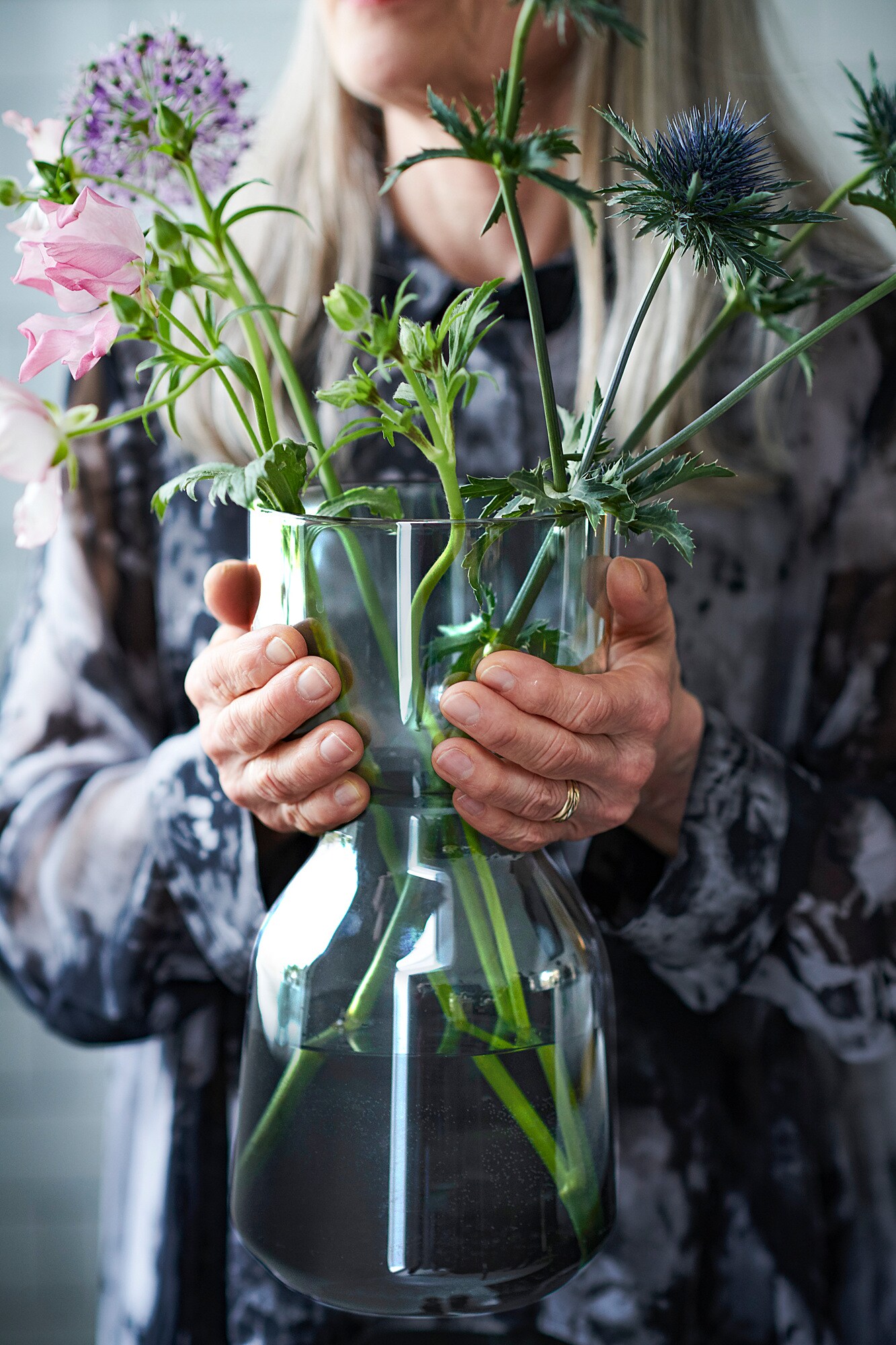全国送料無料ギフト light vase OMTÄNKSAM grey IKEA - ダイニングチェア
