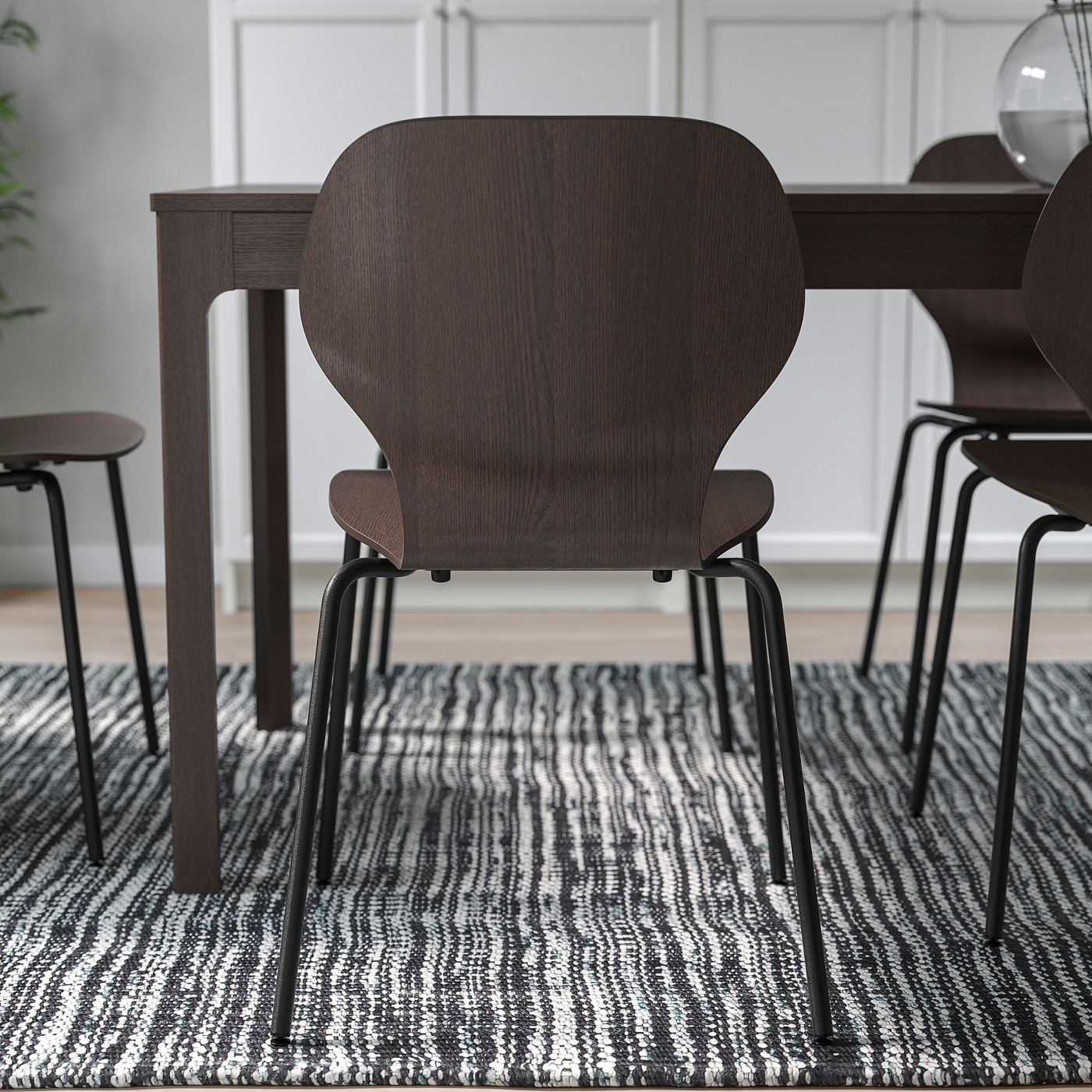 イケアIKEA SIGTRYGG（シグトリグ）　ダイニングチェア　椅子 SIGTRYGG chair dark brown/Sefast black - IKEA
