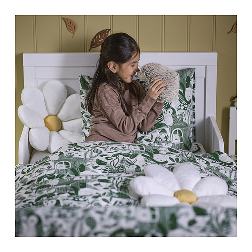 Turn your children's room into an indoor forest.