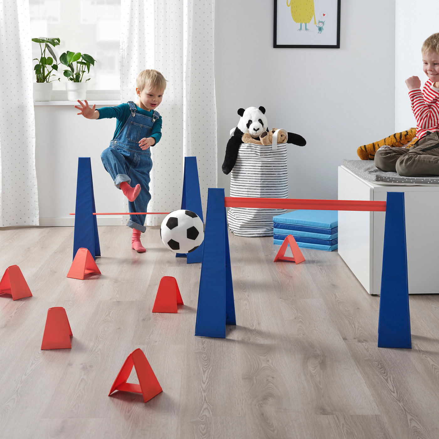 SKRATTMÅS obstacle course - IKEA