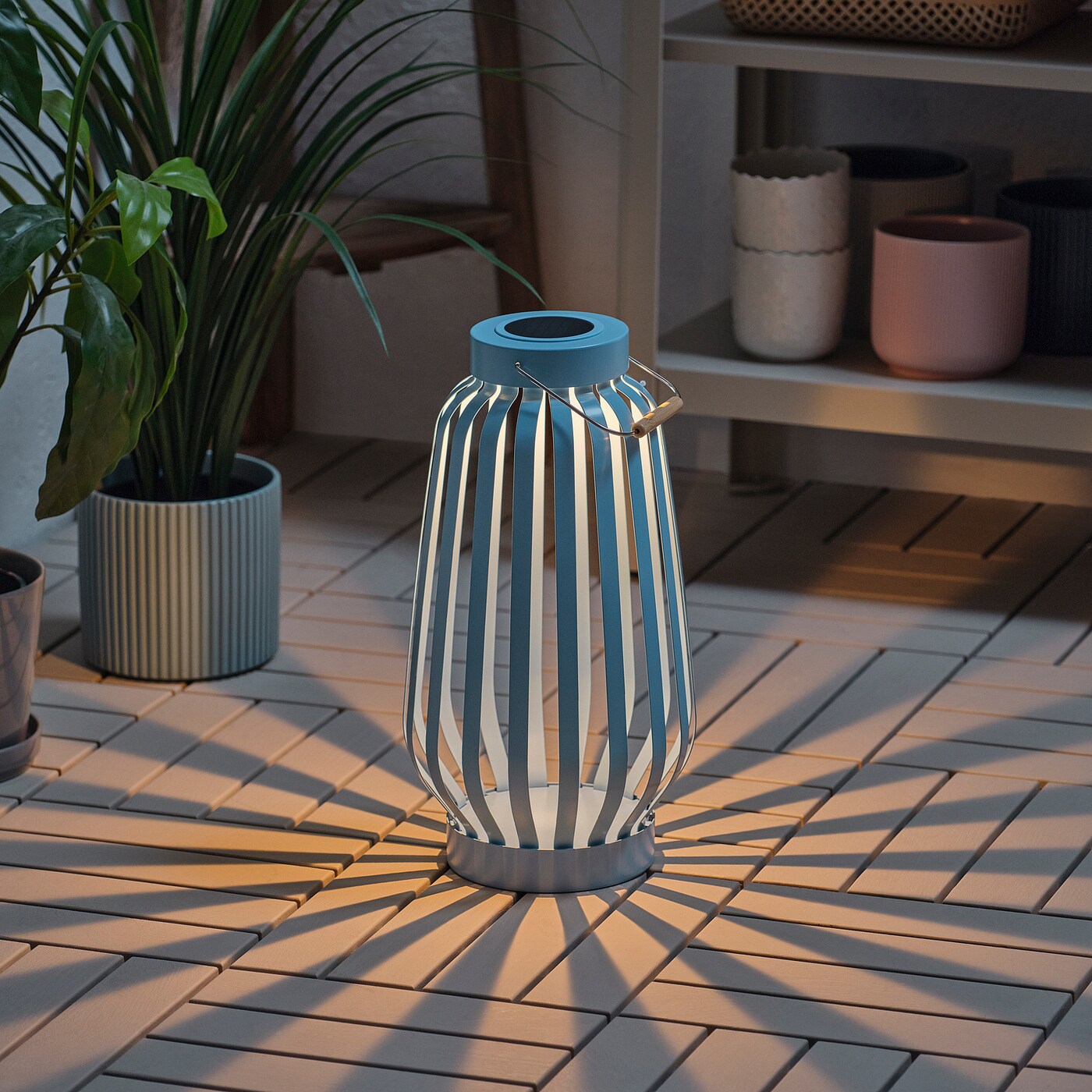 SOLVINDEN LED solar-powered floor lamp blue/stripe - IKEA