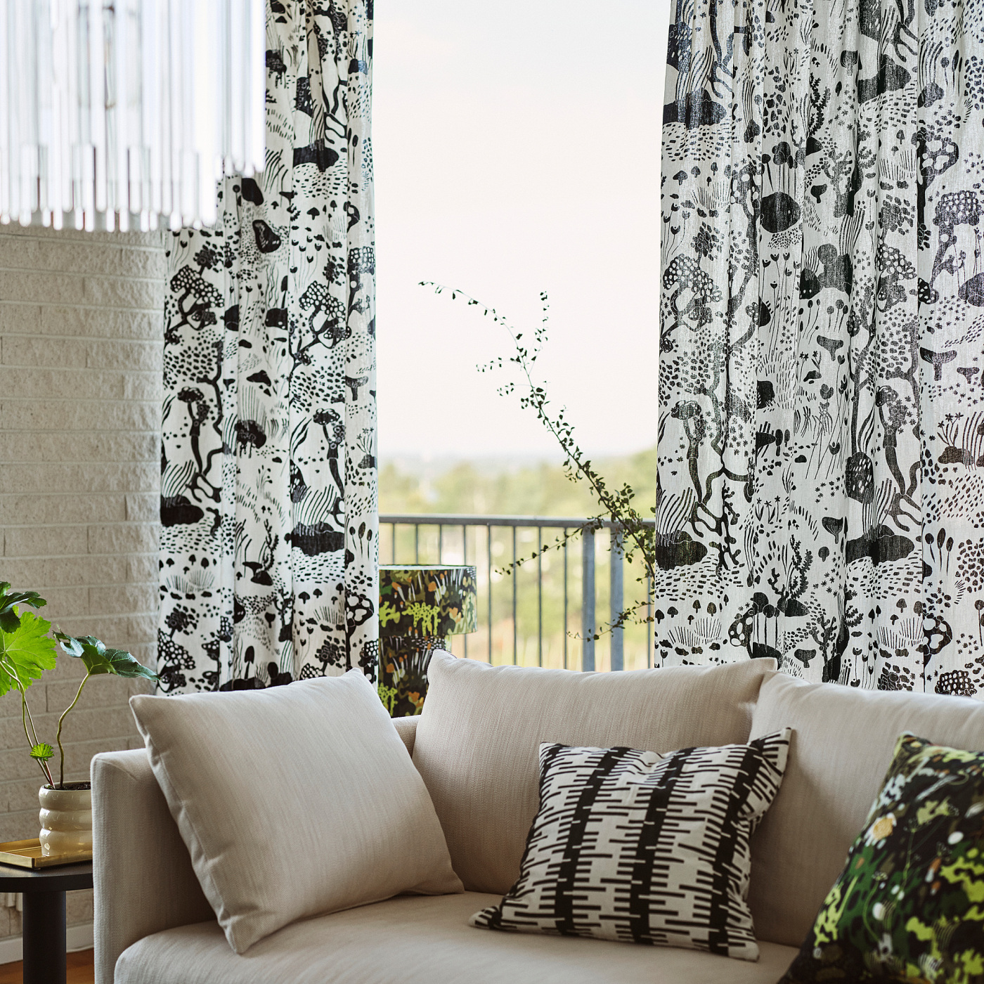 イラン　クドソフレＳサイズ STOCKHOLM 2025 curtains, 1 pair white/black/with heading tape - IKEA