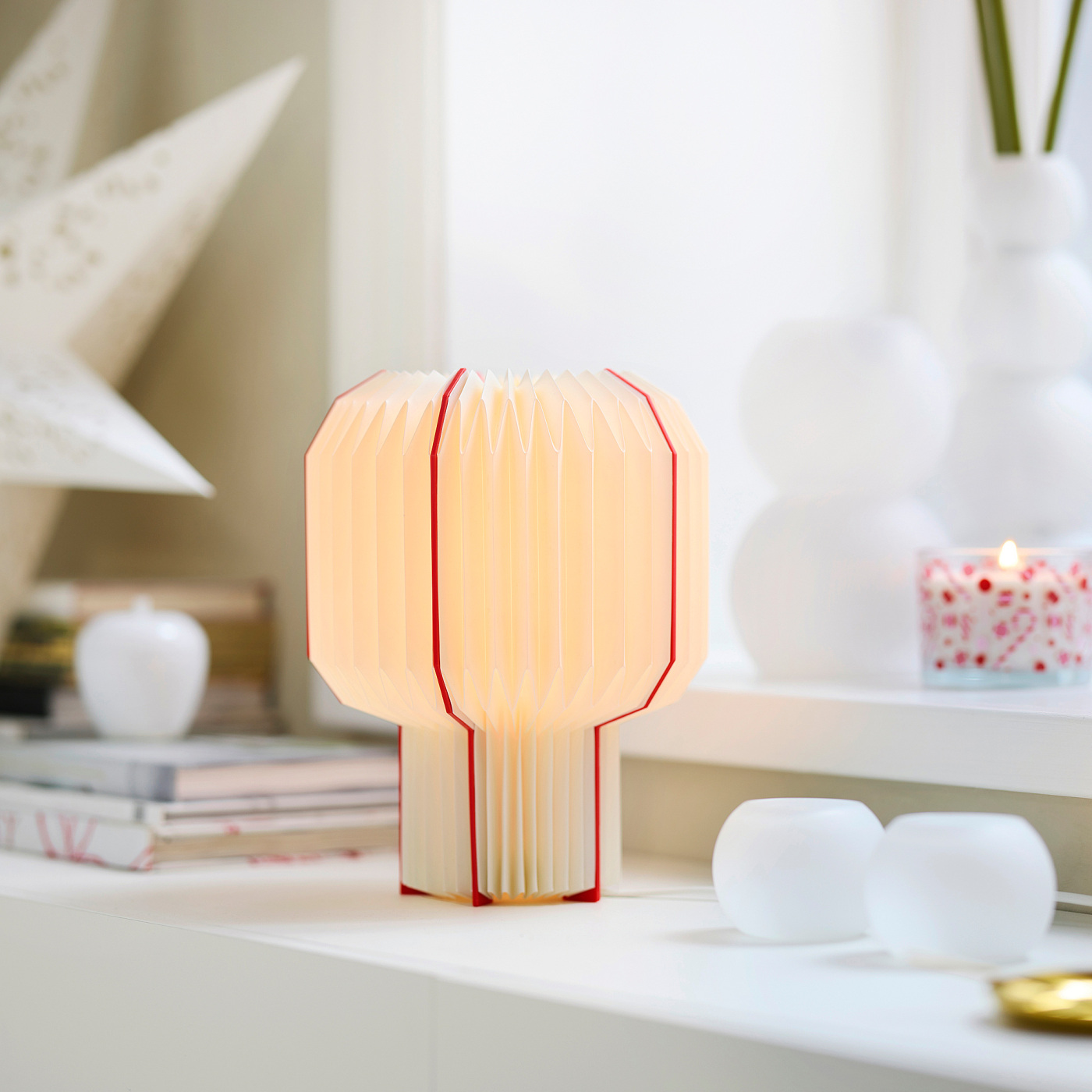 STRÅLA table lamp white/red - IKEA