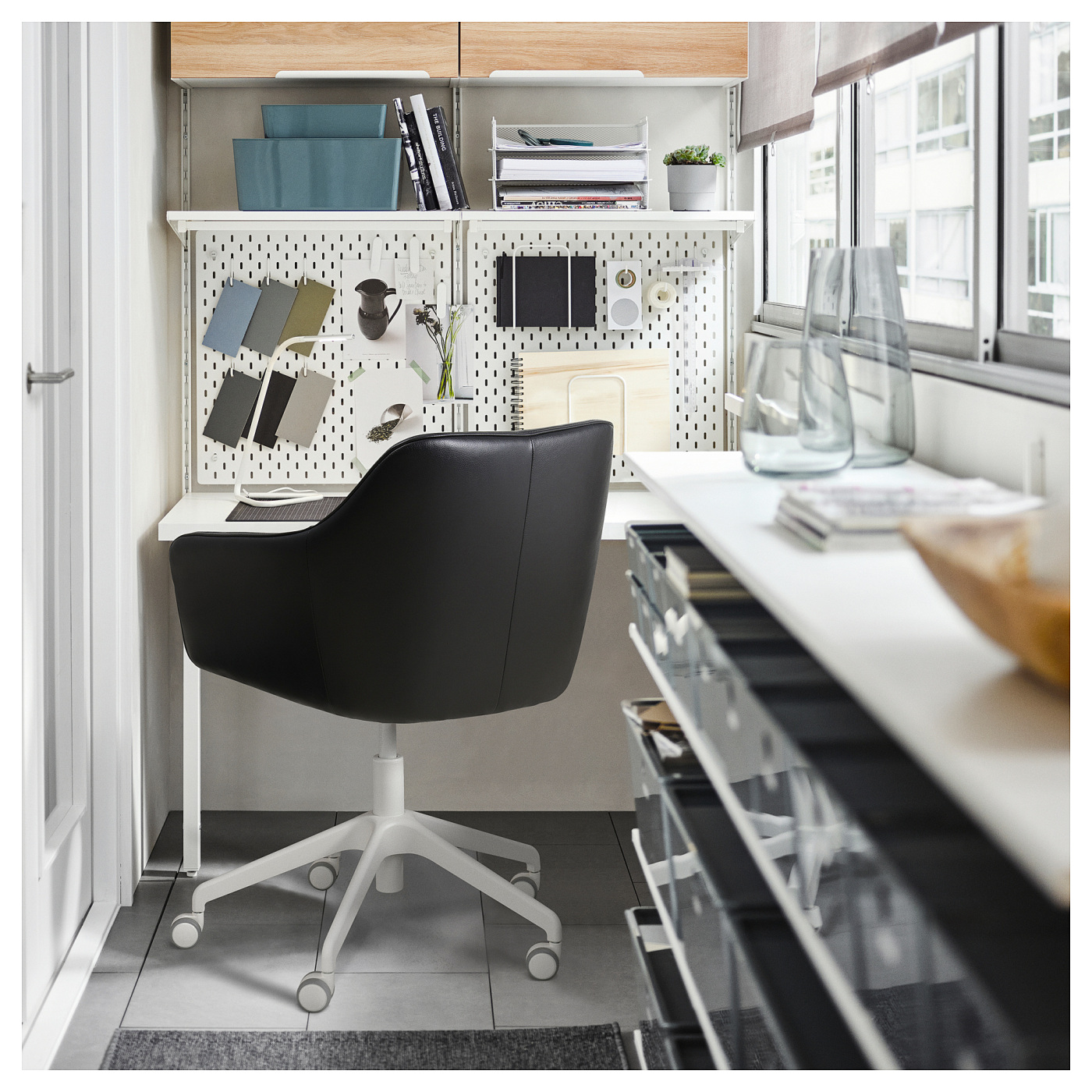 TOSSBERG / LÅNGFJÄLL conference chair Grann black/white - IKEA