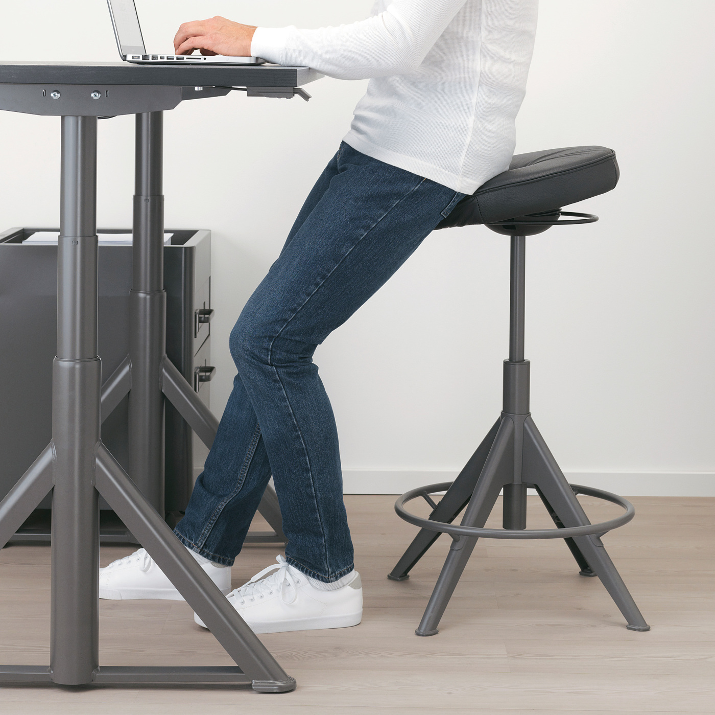 イケア IKEA TROLLBERGET トロルベルゲット 2脚セット TROLLBERGET active sit/stand support Glose black - IKEA