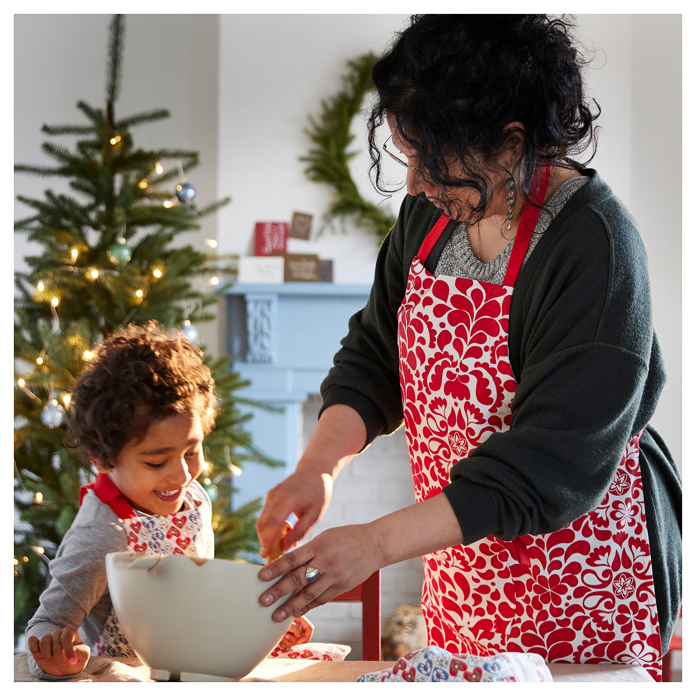 VINTERFINT apron floral pattern red - IKEA