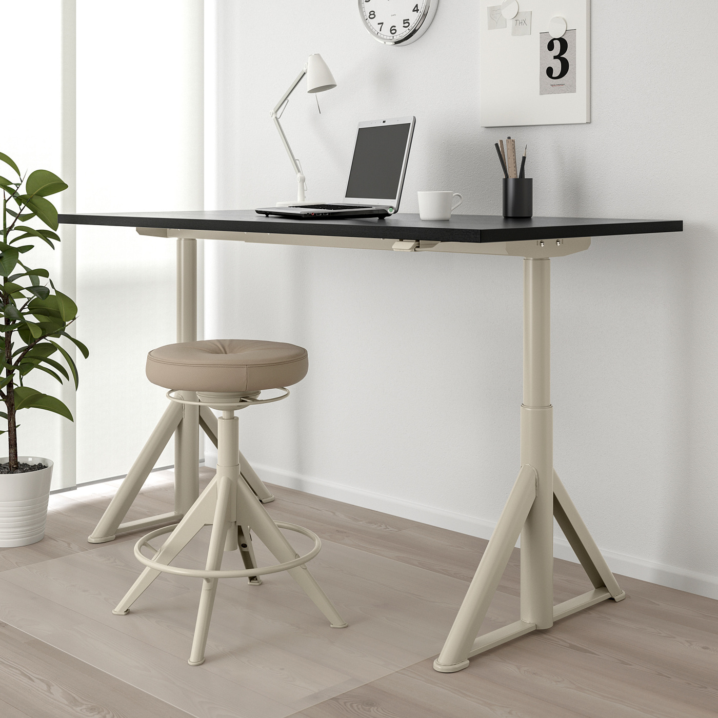 IDÅSEN 伊朵森坐/站两用式办公桌黑色/米黄色- IKEA
