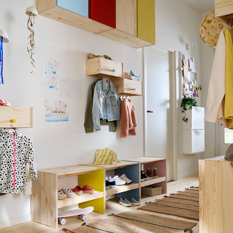 How to furnish a family hallway