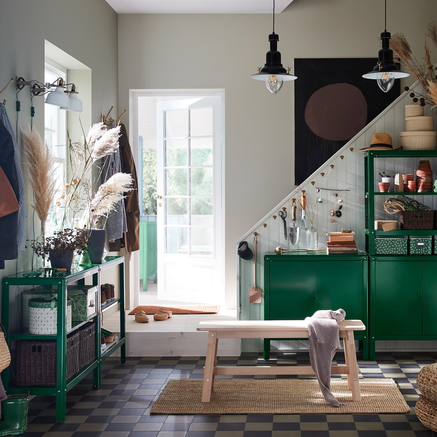 A hallway with room for everything, and everyone